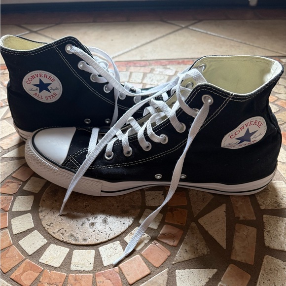 Converse Mens Black Chuck Taylor All Star Sz 12 High Top. 
Great Condition - Picture 1 of 7